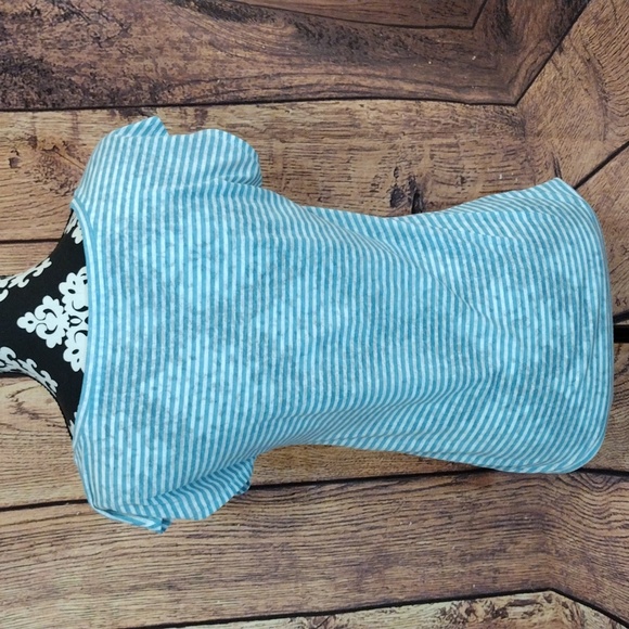 EUC Ann Taylor Loft Blue and White T-Shirt - Picture 4 of 10